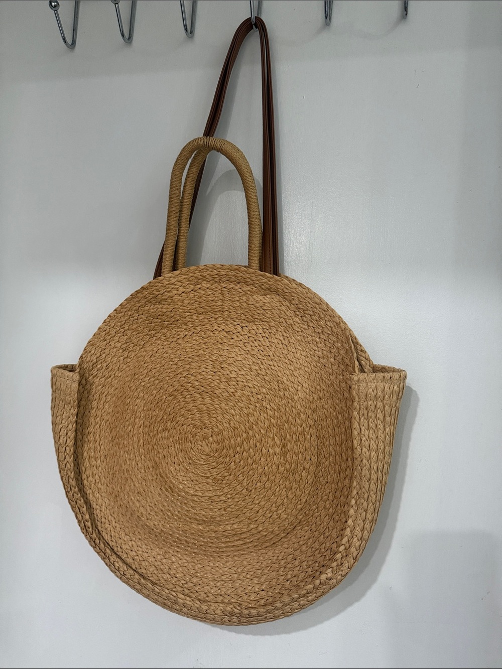 Round Woven Tote Bag in Natural Tan